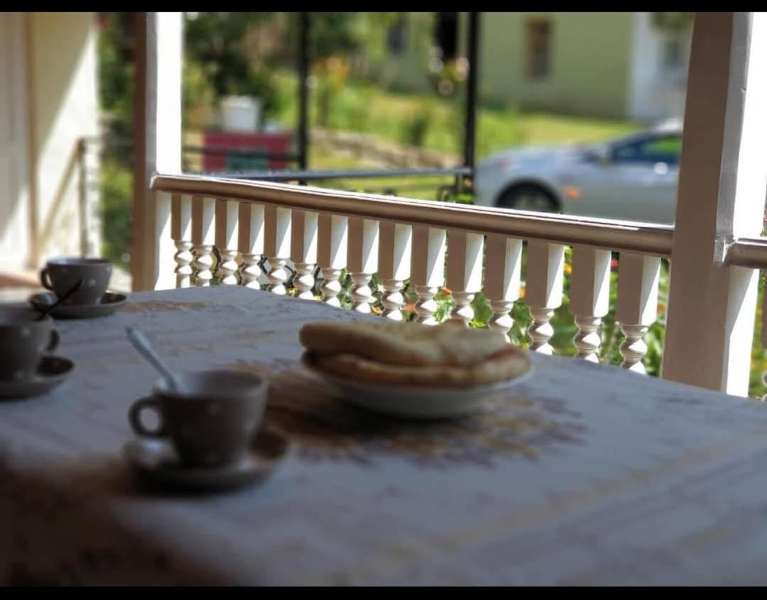 Guest House Lailashi Surmushi ภายนอก รูปภาพ