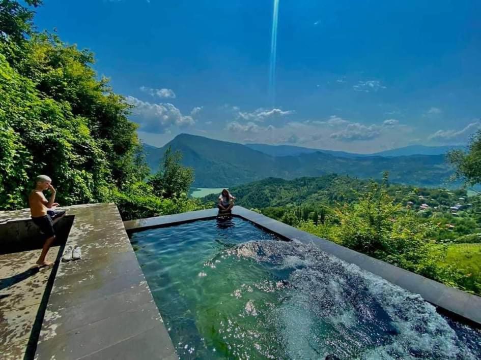 Guest House Lailashi Surmushi ภายนอก รูปภาพ