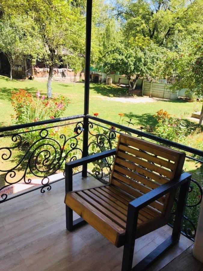 Guest House Lailashi Surmushi ภายนอก รูปภาพ