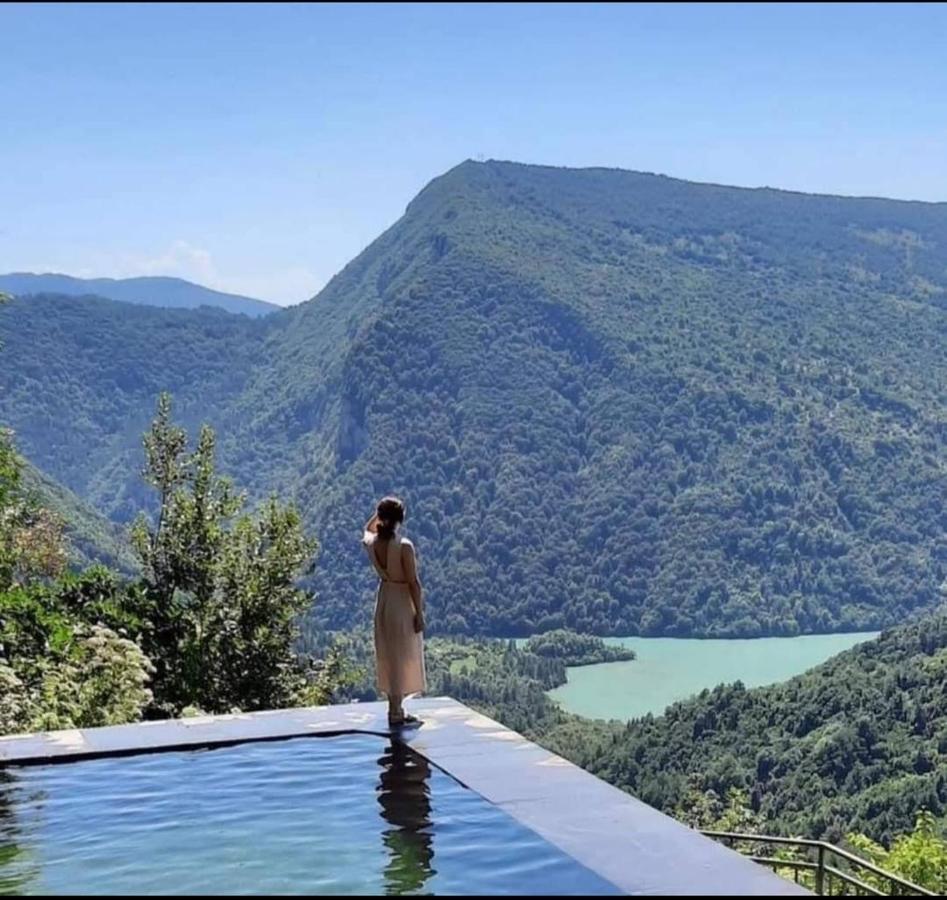 Guest House Lailashi Surmushi ภายนอก รูปภาพ