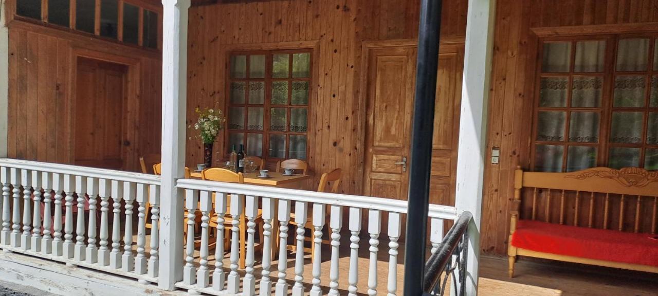 Guest House Lailashi Surmushi ภายนอก รูปภาพ